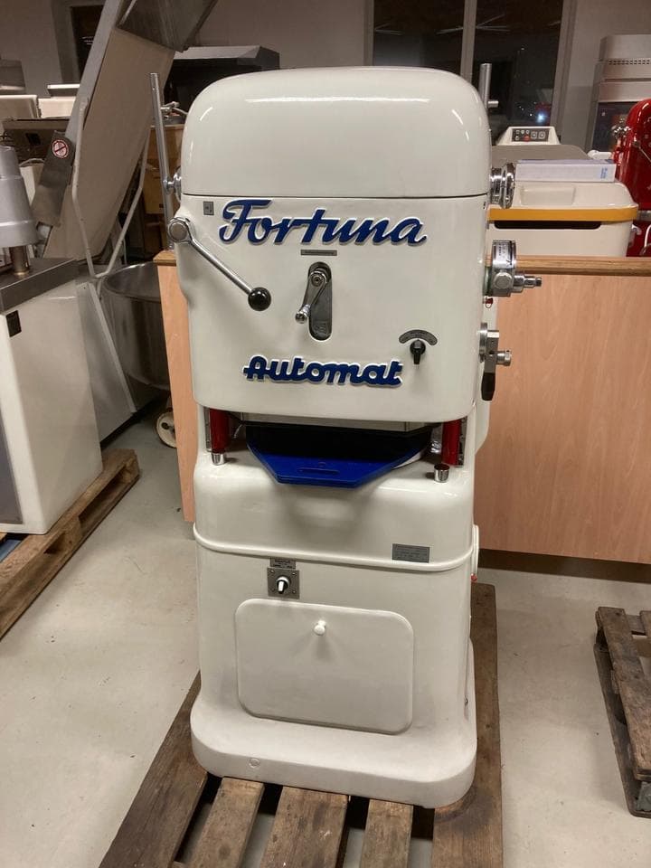 Brötchenpresse Fortuna Automat 3-30 für 8.500€ VB€