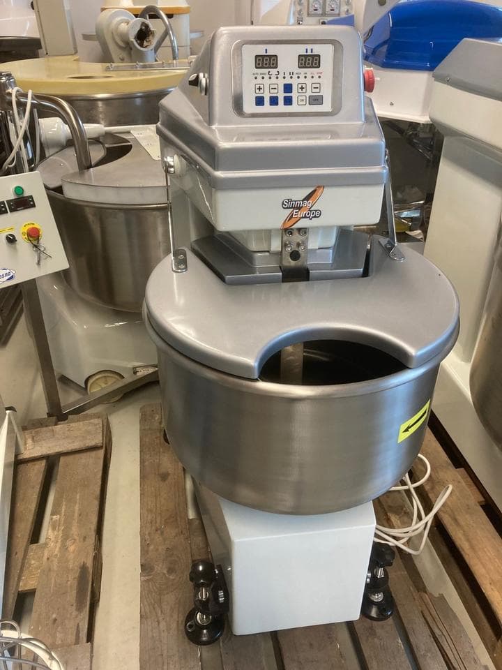 Spiralkneter Sinmag 60T, für 40 kg Mehl für 4800€